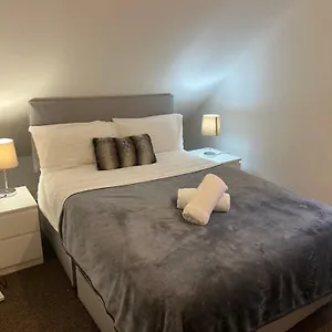 4 Bed Near Airport Edinburgh