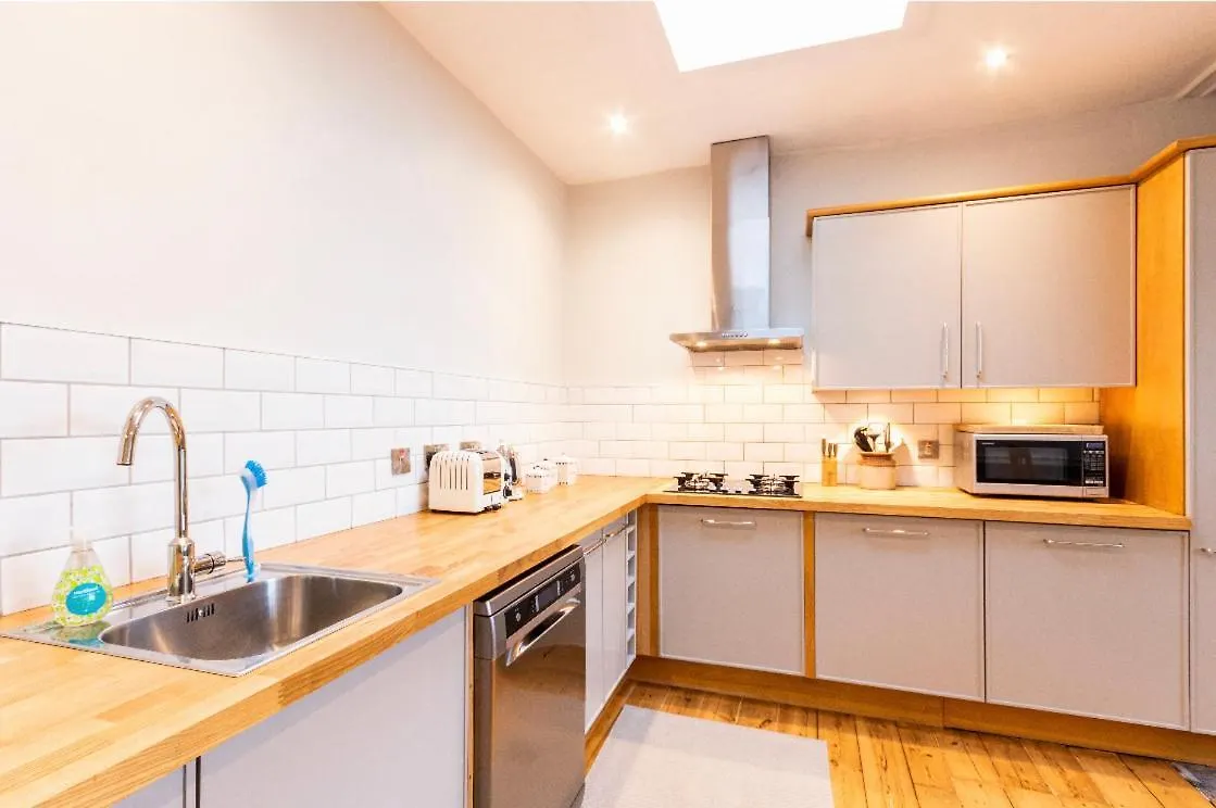 New Town Apartment With Castle View Edinburgh