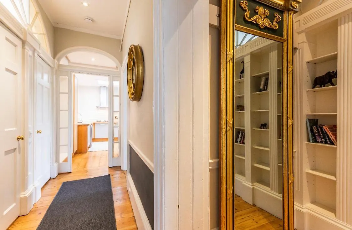 New Town Apartment With Castle View Edinburgh