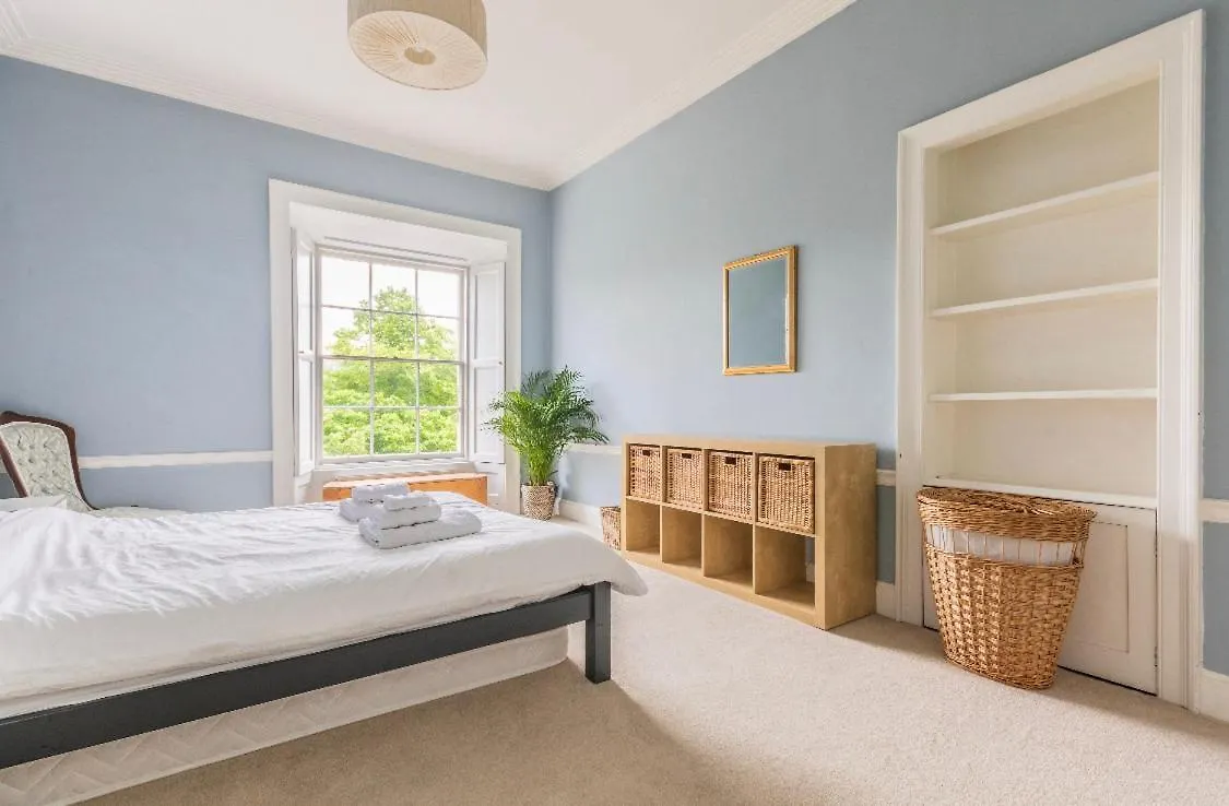 New Town Apartment With Castle View Edimburgo 0*,  Reino Unido